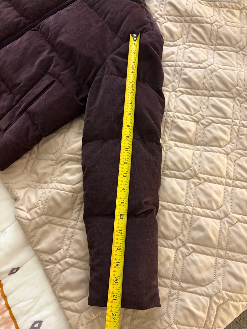 Vuori Women's Carmel Corduroy Puffer Jacket size small in Raisin - Picture 15 of 15